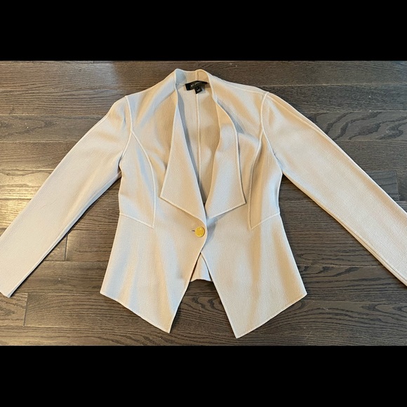 St. John Jackets & Blazers - St. John cream shawl collar jacket, size 6